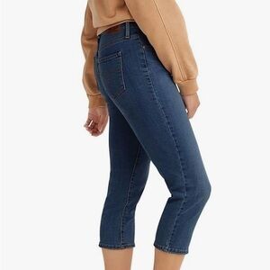 Levi’s 311 Shaping Capri